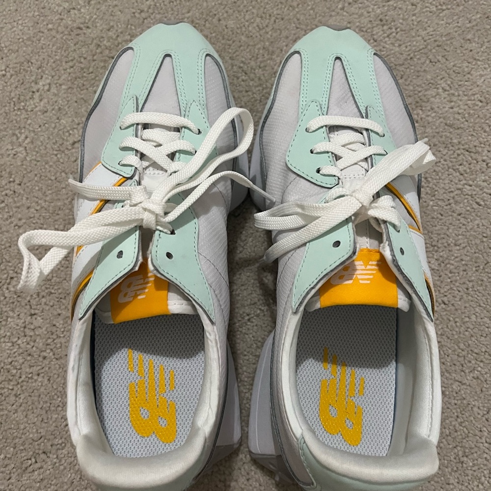 New Balance Womens 327 Sneakers size 10